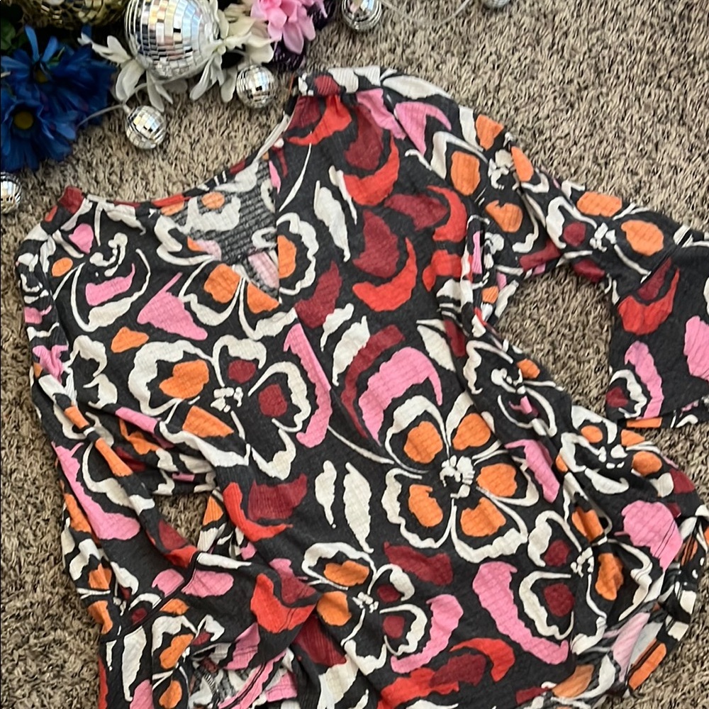 Floral Women's Top - Picture 2 of 8